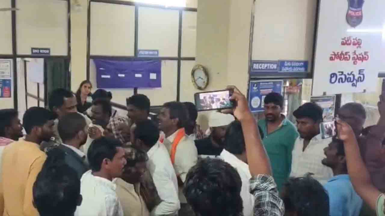 Youth | యువకుడి అనుమానాస్పద మృతి.. పోలీస్‌స్టేషన్‌పై గ్రామస్తుల దాడి.. వీడియో