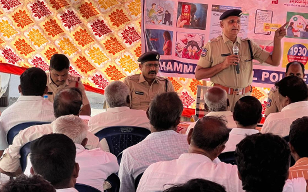 ఖ‌మ్మం రూరల్ పోలీస్ ఆధ్వర్యంలో సైబర్ నేరాలపై అవగాహన
