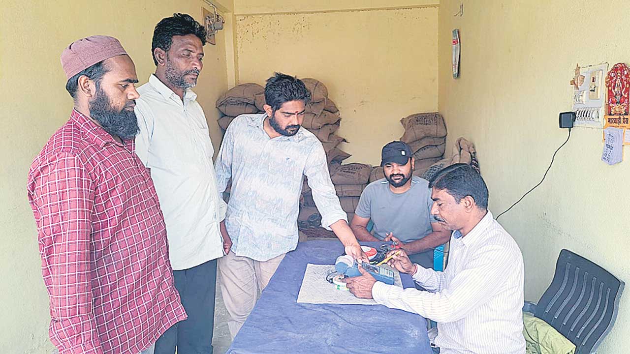 ఈ-కేవైసీ చేయకపోతే రేషన్‌ కట్‌