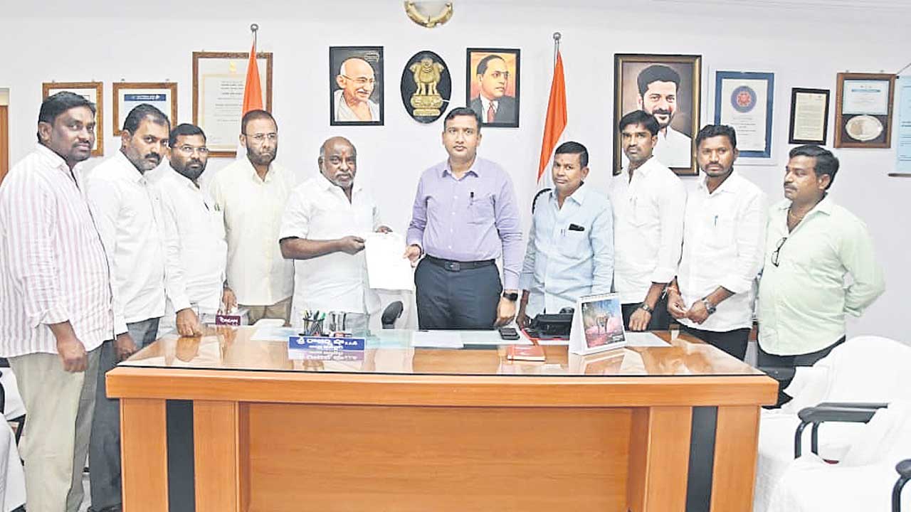 ఎకరాకి రూ.25 వేలు ఇవ్వాలి