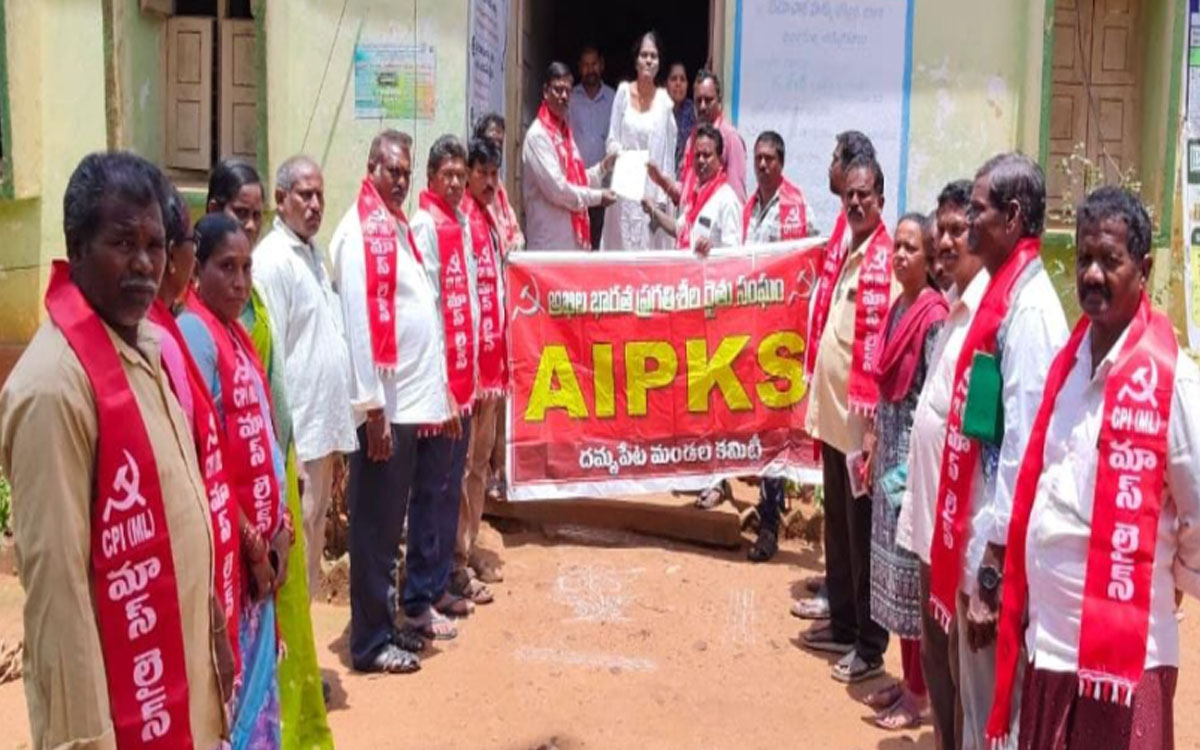 ‘వర్షాభావంతో నష్టపోయిన రైతులను ఆదుకోవాలి’