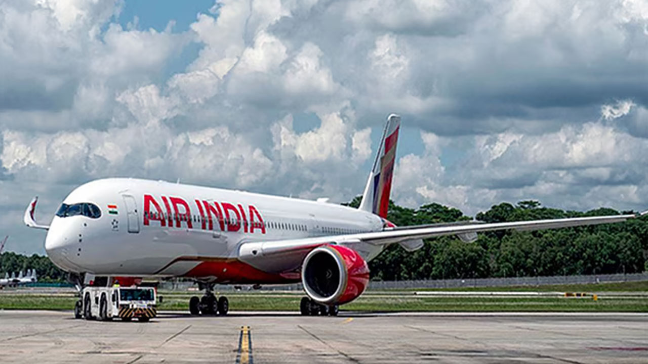 Air India Flight: ట్రిపుల్ హైడ్రాలిక్ సిస్ట‌మ్స్ ఫెయిల్యూర్..  300 ఫీట్ల మేర జారిన విమానం.. ఎయిర్‌బ‌స్‌కు రాసిన ఎయిర్ ఇండియా
