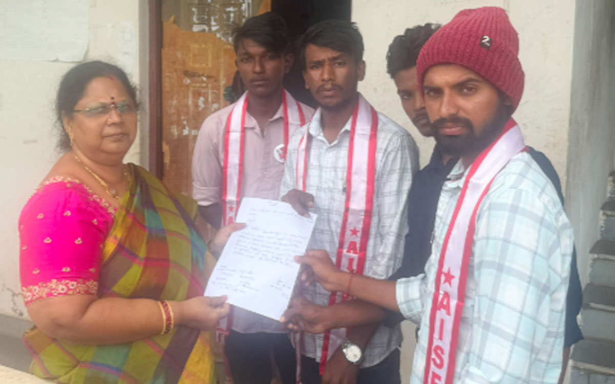 ‘ఆశ్రమ పాఠశాల సమస్యలను వెంటనే పరిష్కరించాలి’