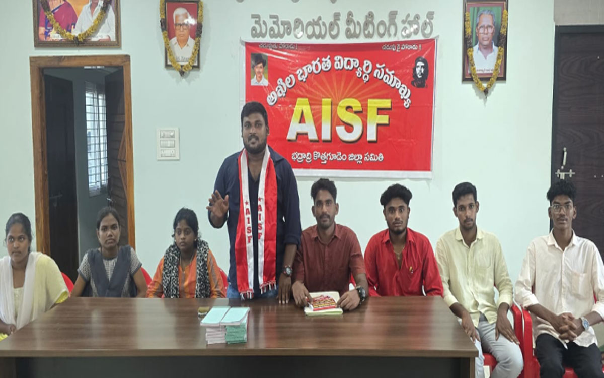 విద్యార్థుల జీవితాలతో ప్రభుత్వం చెలగాటం