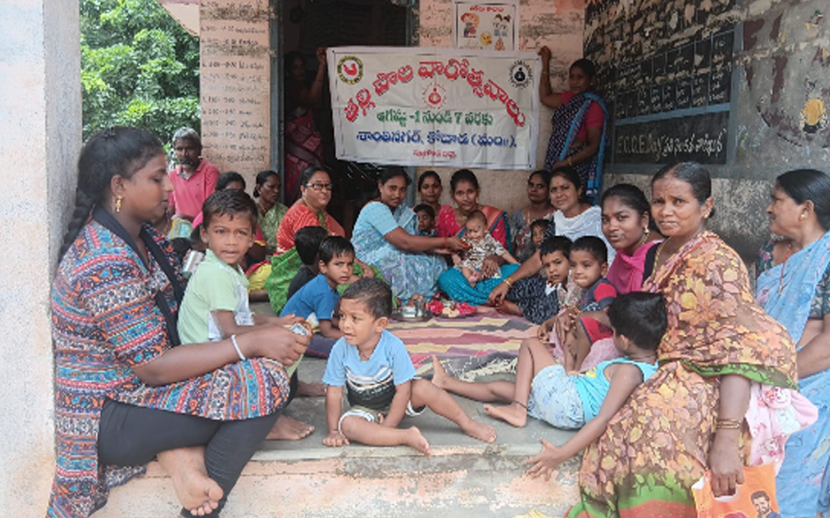చిన్నారులకు సామూహిక అన్నప్రాసన