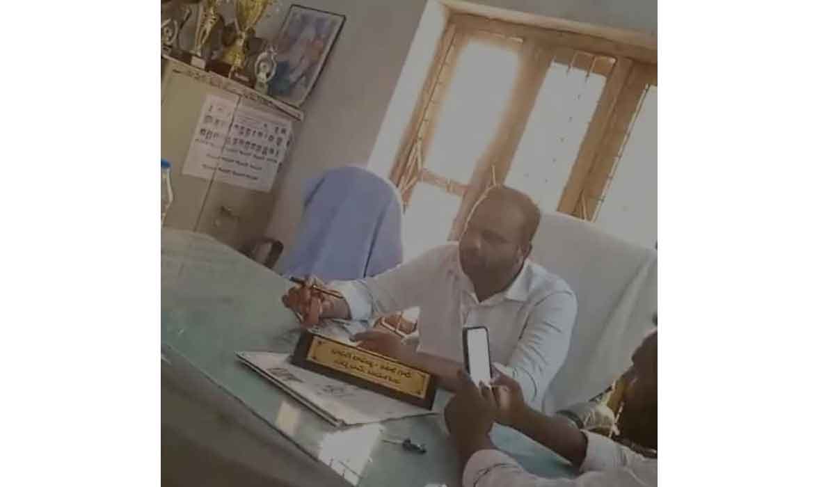 Sanugula | పదవి ఆమెది.. కుర్చీ భర్తది..!.. ప్రజావాణిలో కలెక్టర్‌కు ఫిర్యాదు చేసిన సనుగుల యువకుడు