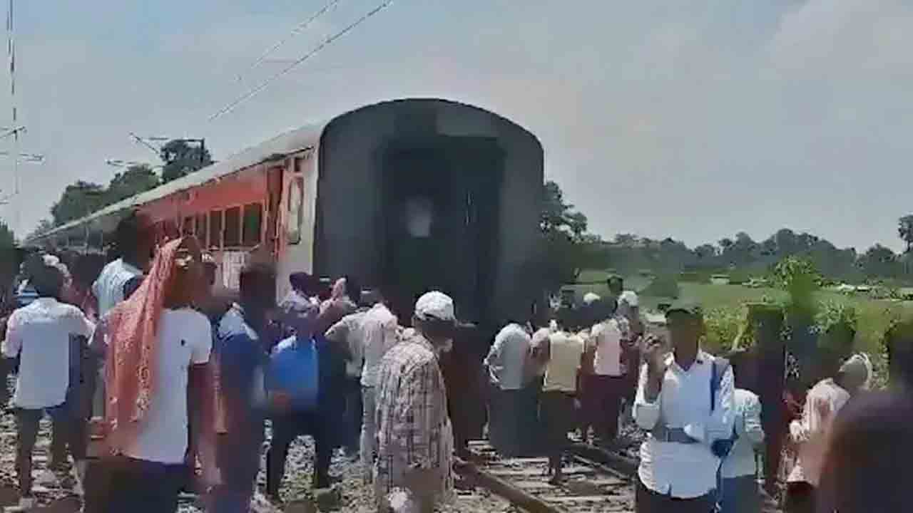 AP Sampark Kranti Express | ఏపీ సంపర్క్‌ కాంత్రి ఎక్స్‌ప్రెస్‌కు తప్పిన ప్రమాదం