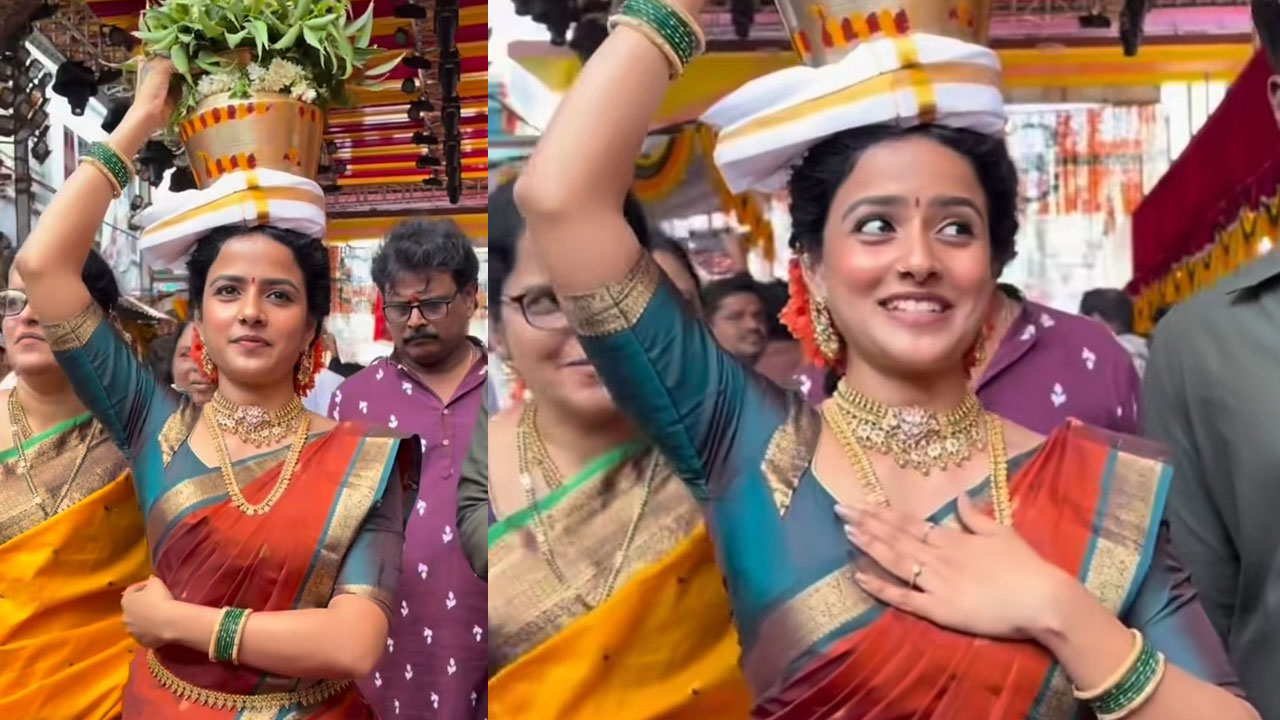 Vaishnavi Chaitanya | ఉజ్జయిని మహంకాళి అమ్మవారిని దర్శించుకున్న వైష్ణవి చైతన్య.. బోనం సమర్పించి ప్రత్యేక పూజలు