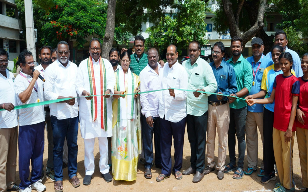 ‘క్రీడల్లో రాణించి ఉన్నత స్థానాలకు చేరాలి’