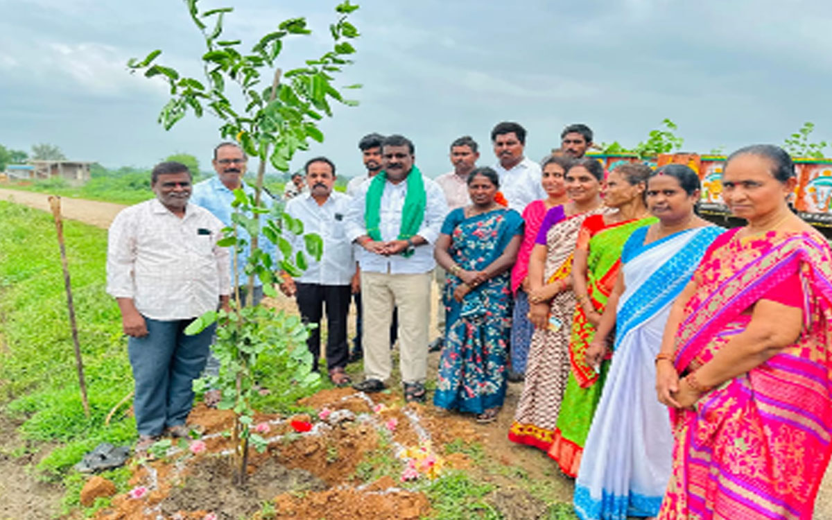 ‘హరిత గ్రామాలే లక్ష్యంగా వన మహోత్సవం’