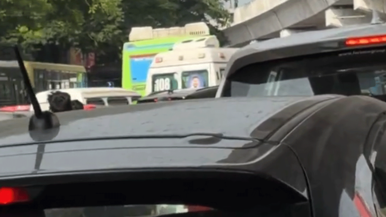 Traffic | బేగంపేట‌లో ట్రాఫిక్‌లో చిక్కున్న అంబులెన్స్.. కనిపించ‌ని ట్రాఫిక్ పోలీసులు : వీడియో