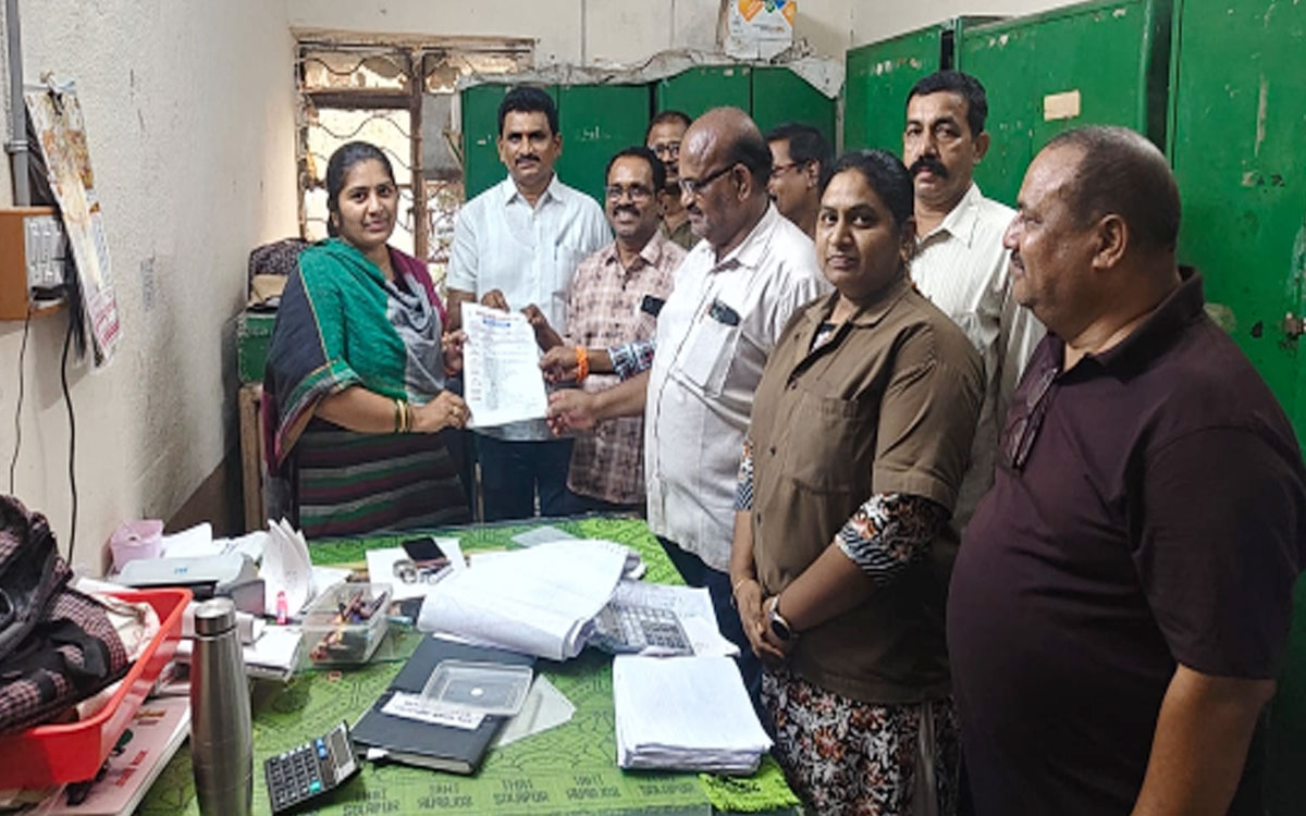 'భద్రాచలం టిఐఎం డ్రైవర్ల హామీలను వెంటనే నెరవేర్చాలి'