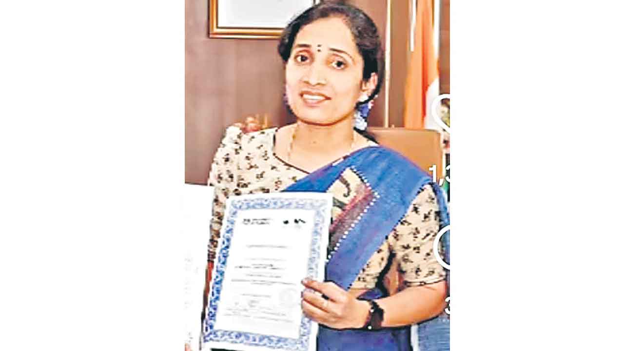 జాతీయ ఉత్తమ ఉపాధ్యాయురాలిగా బొంపెల్లి భవాని
