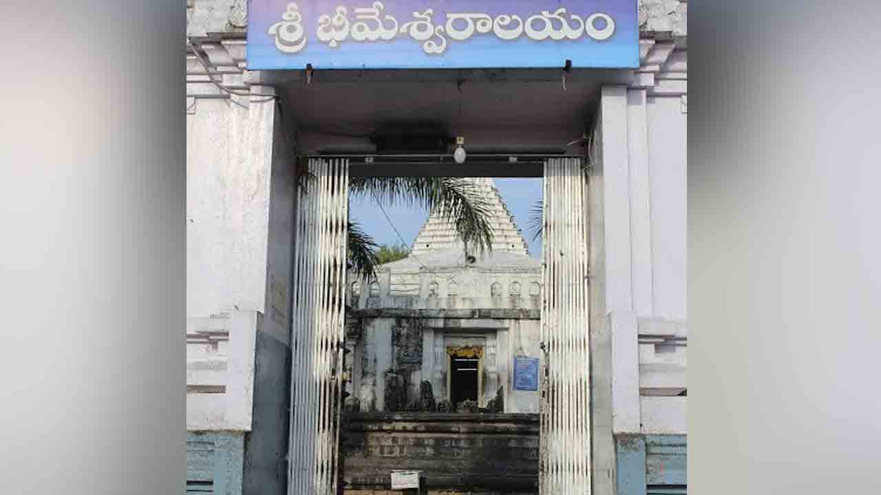 Vemulawada | సంకల్ప మండపంలో తన్నుకున్న సేవకులు.. నివ్వెరపోయిన భక్తులు..!