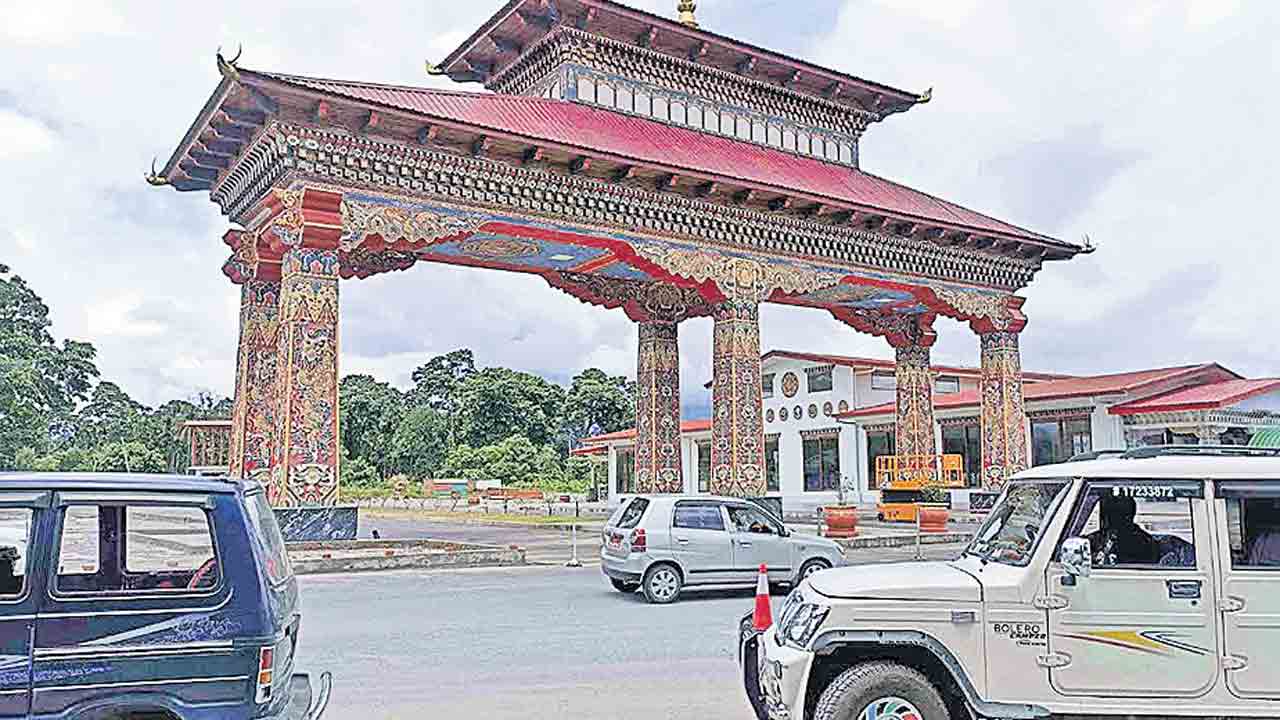 భూటాన్‌లో యాంటీ స్మార్ట్‌ సిటీ.. చెట్ల కంటే భవనాలు ఎత్తుగా ఉండొద్దని ఆదేశం