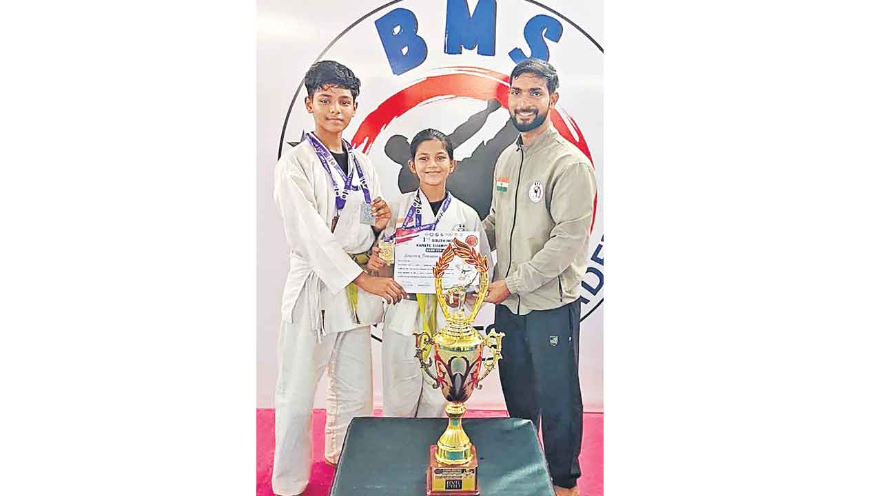 గిన్నిస్‌ రికార్డు సాధించిన బీఎంఎస్‌ విద్యార్థులు