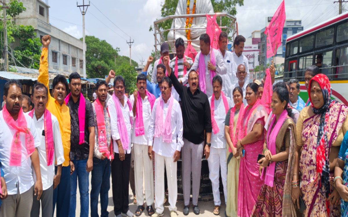 నిరుపేద ఆడబిడ్డలతో ప్రభుత్వం చెలగాటం : మాజీ ఎమ్మెల్యే బొల్లం మ‌ల్ల‌య్య యాద‌వ్‌