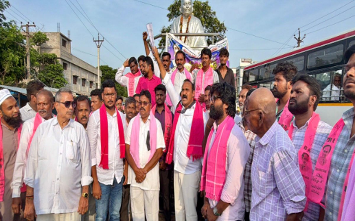 ‘అధికార పార్టీకి తొత్తుగా పోలీసు వ్యవస్థ’