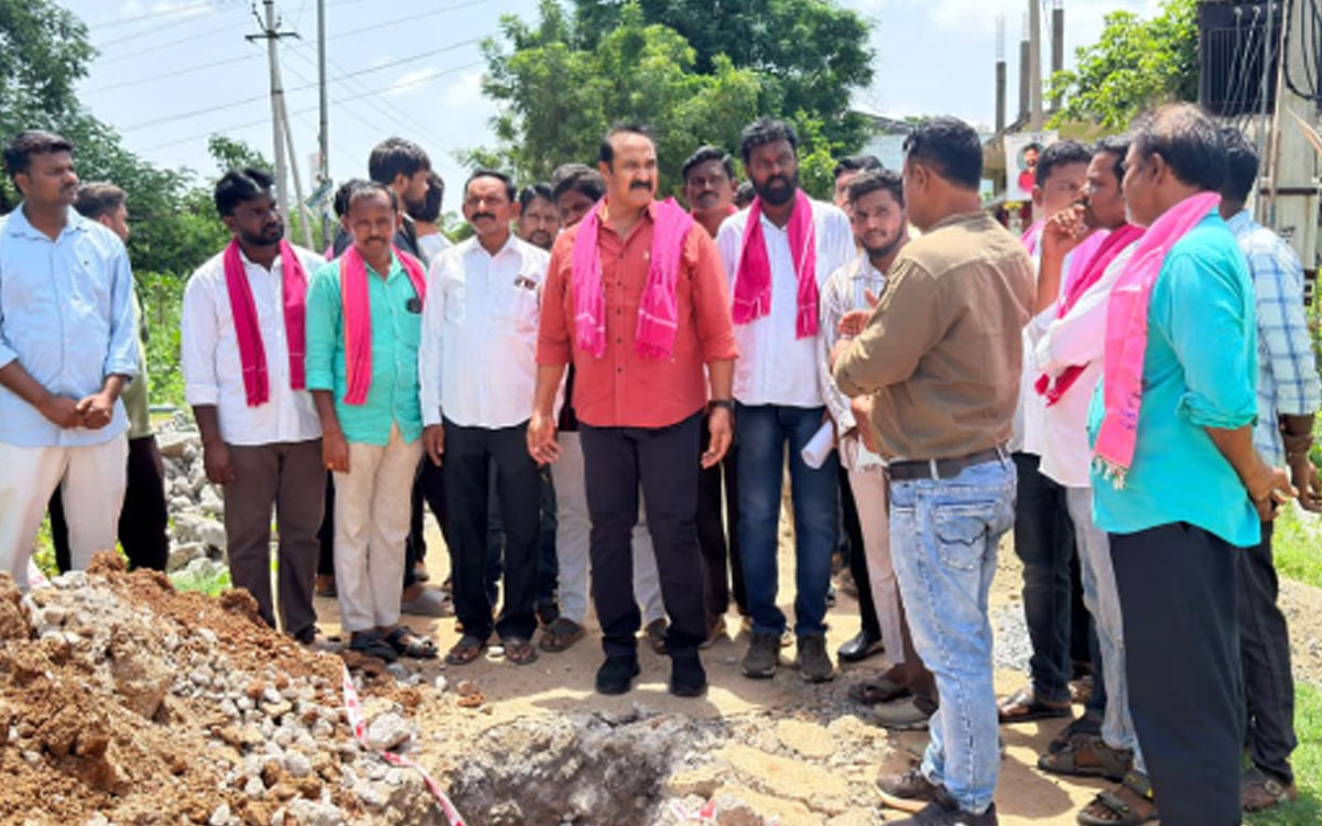 యుజిడి పనులను తక్షణమే నిలిపివేయాలి : కోదాడ మాజీ ఎమ్మెల్యే బొల్లం మ‌ల్ల‌య్య యాద‌వ్‌