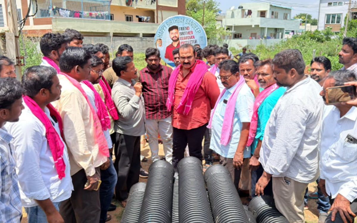 యుజిడి పనులను తక్షణమే నిలిపివేయాలి : కోదాడ మాజీ ఎమ్మెల్యే బొల్లం మల్లయ్య యాదవ్