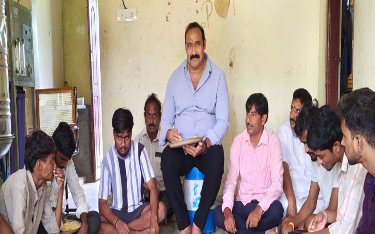 ఇష్టపడి చదివి ఉన్నత స్థాయికి ఎదగాలి : మాజీ ఎమ్మెల్యే బొల్లం మ‌ల్ల‌య్య యాద‌వ్‌