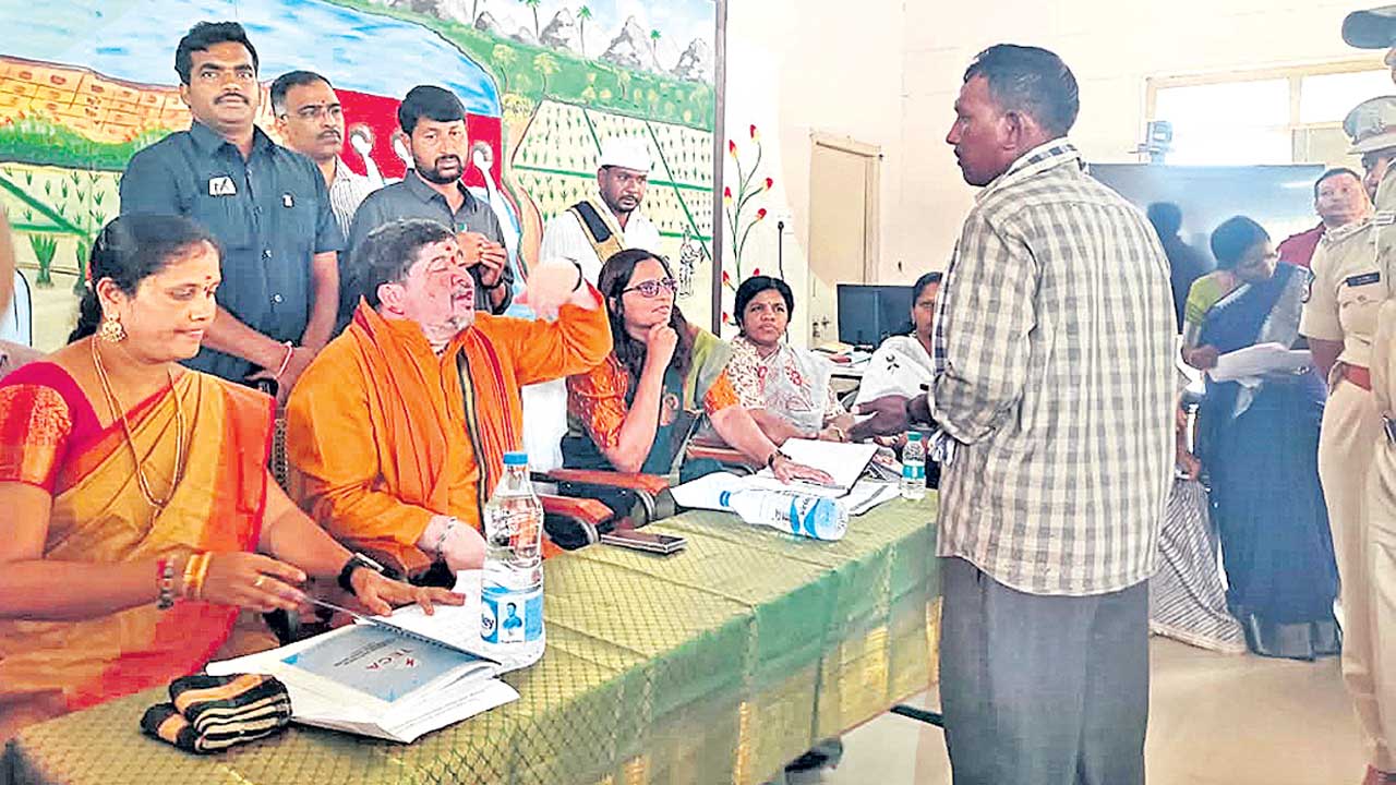 మళ్లీ యూరియా గోస!