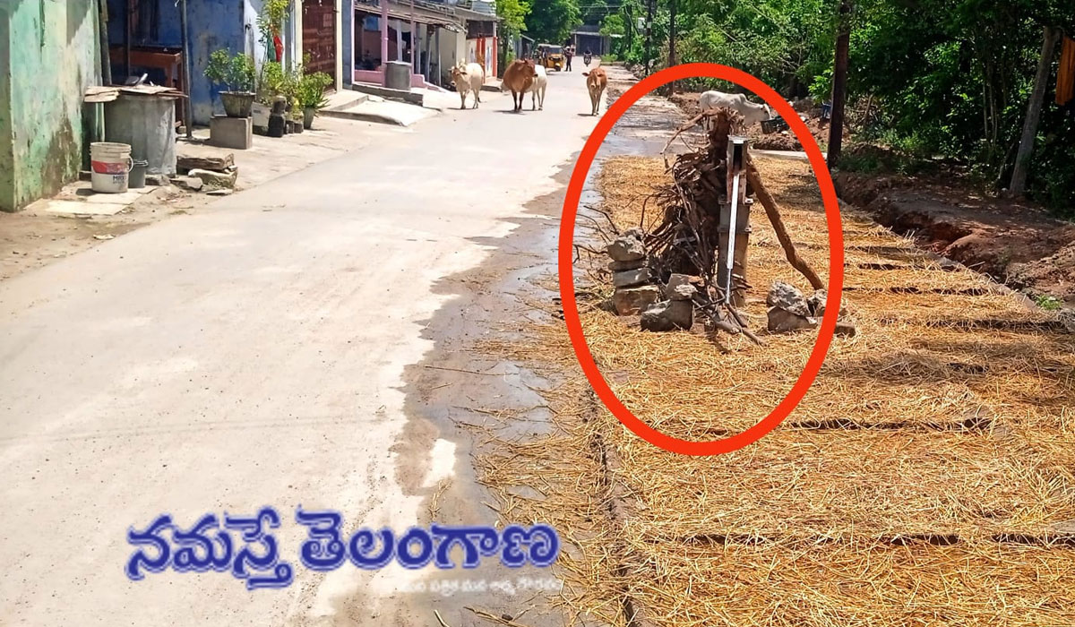 Godavarikhani | రోడ్డు మధ్యన బోరు.. గోదావరిఖని విఠల్ నగర్‌లో విచిత్రం