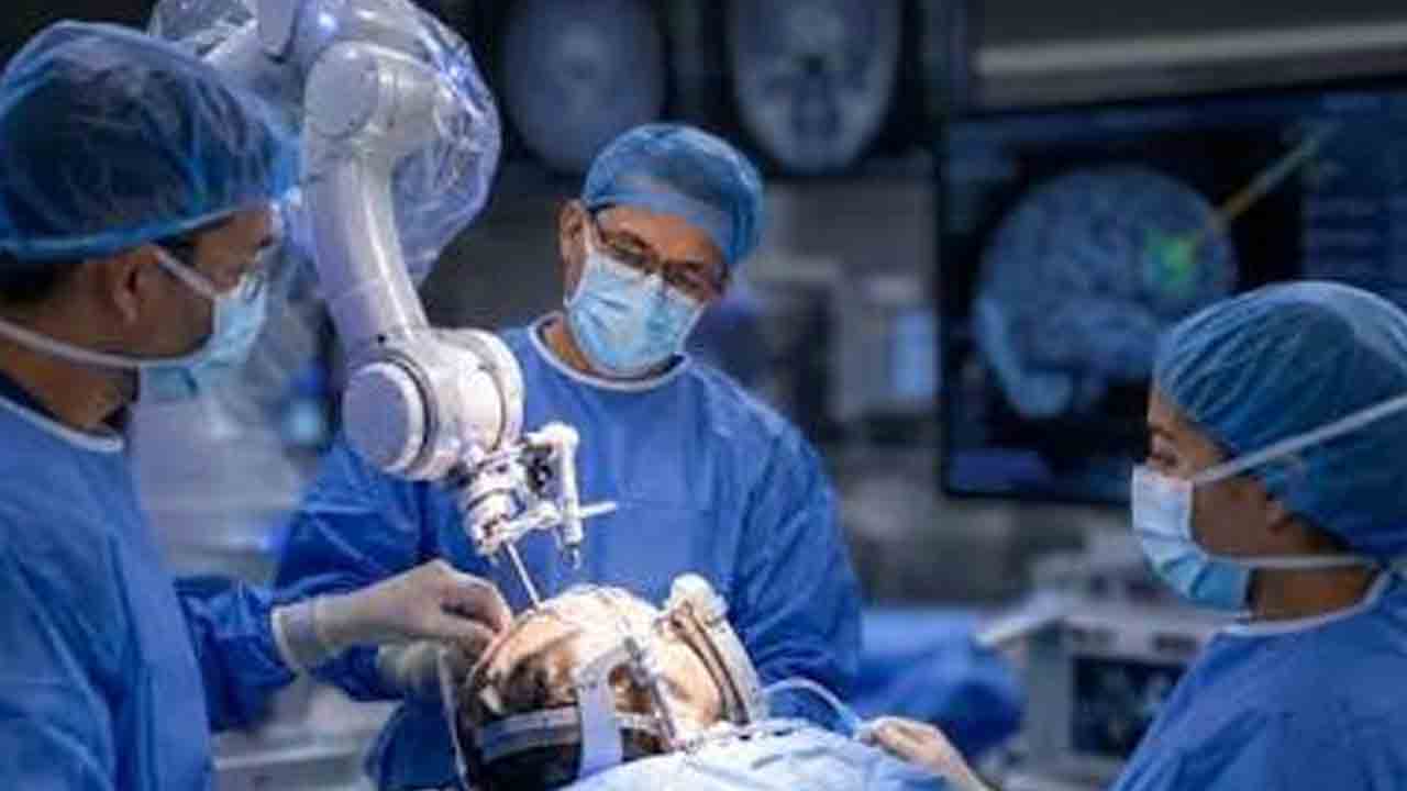 ఏఐ సాయంతో మెదడు సర్జరీ