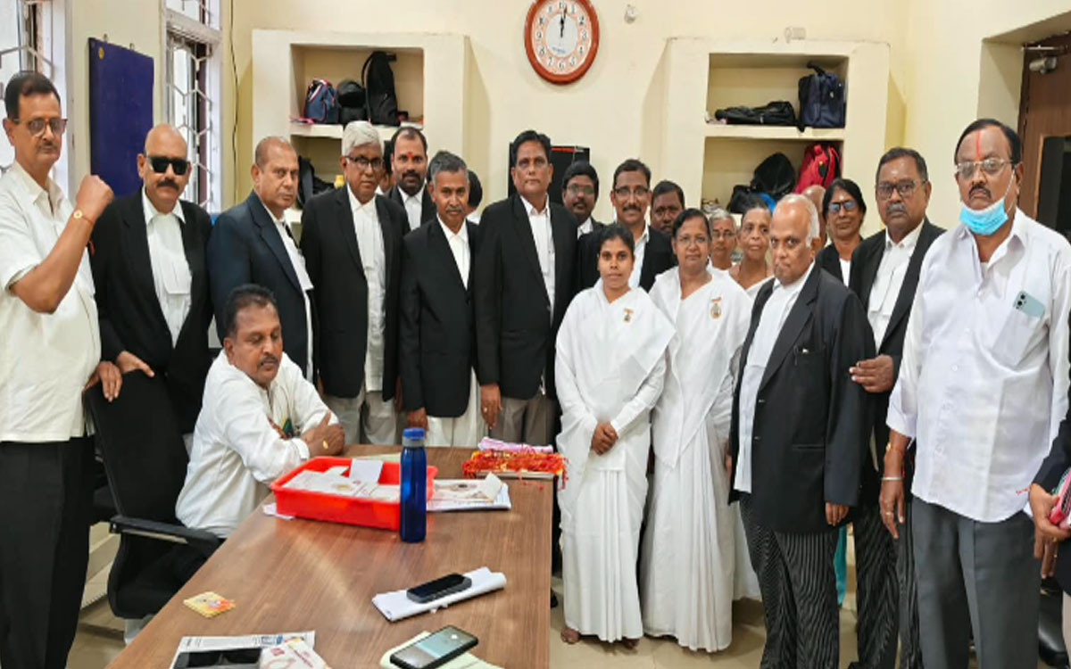 కొత్తగూడెం బార్ అసోసియేషన్లో ఘనంగా రక్షాబంధన్ వేడుకలు