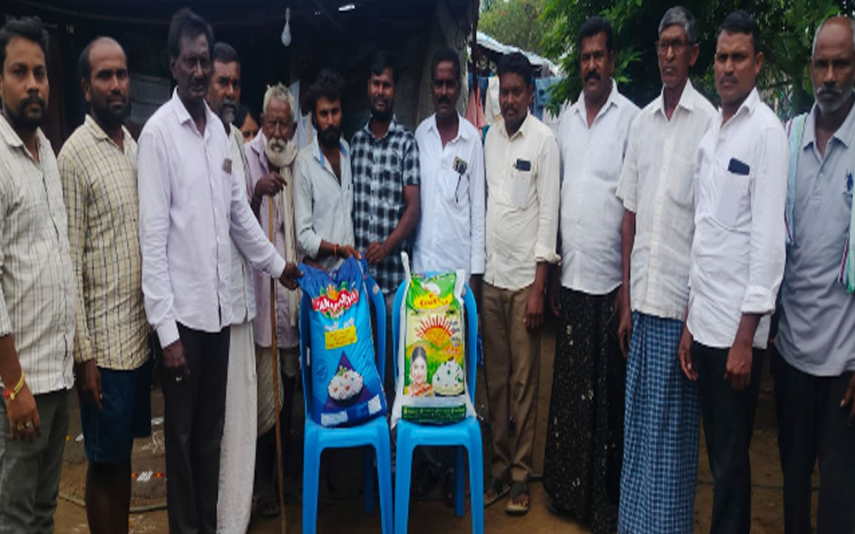 మృతుడి కుటుంబానికి అండగా బీఆర్ఎస్ నాయకులు