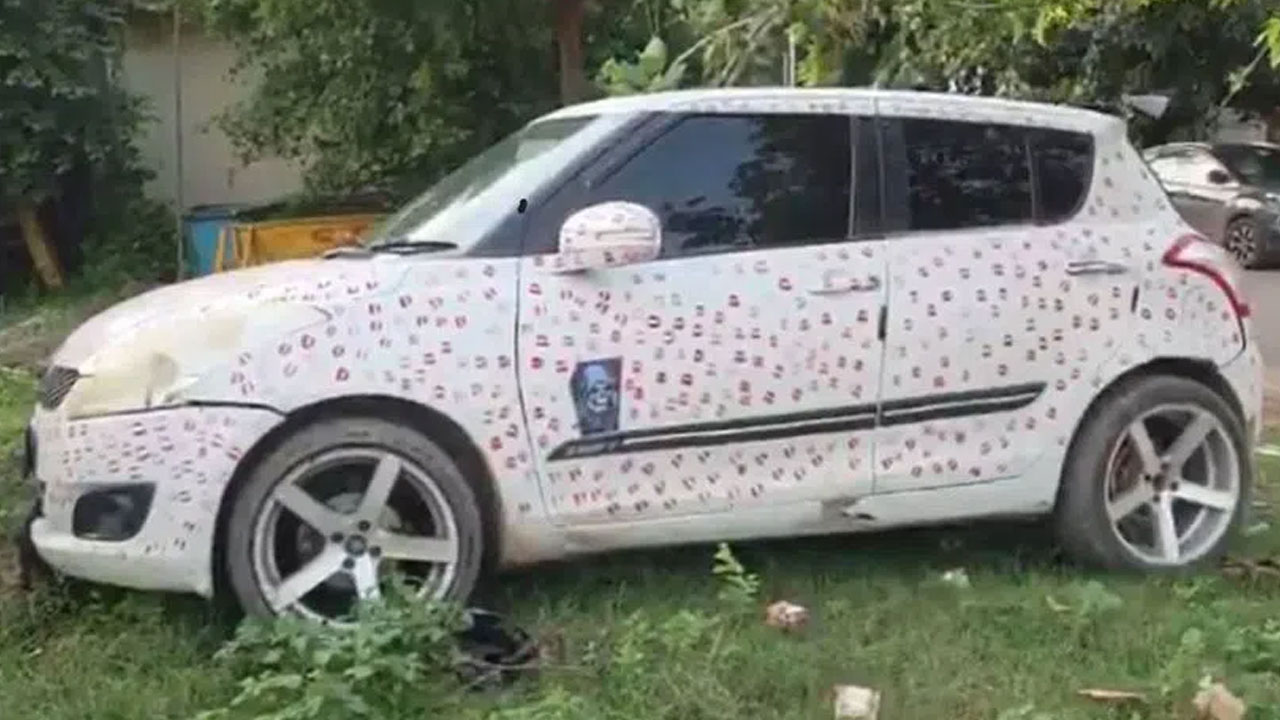 Kiss Marks: కారుపై 3400 కిస్సులు ఇచ్చిన గ‌ర్ల్‌ఫ్రెండ్‌..  5500 ఫైన్ క‌ట్టిన ప్రియుడు