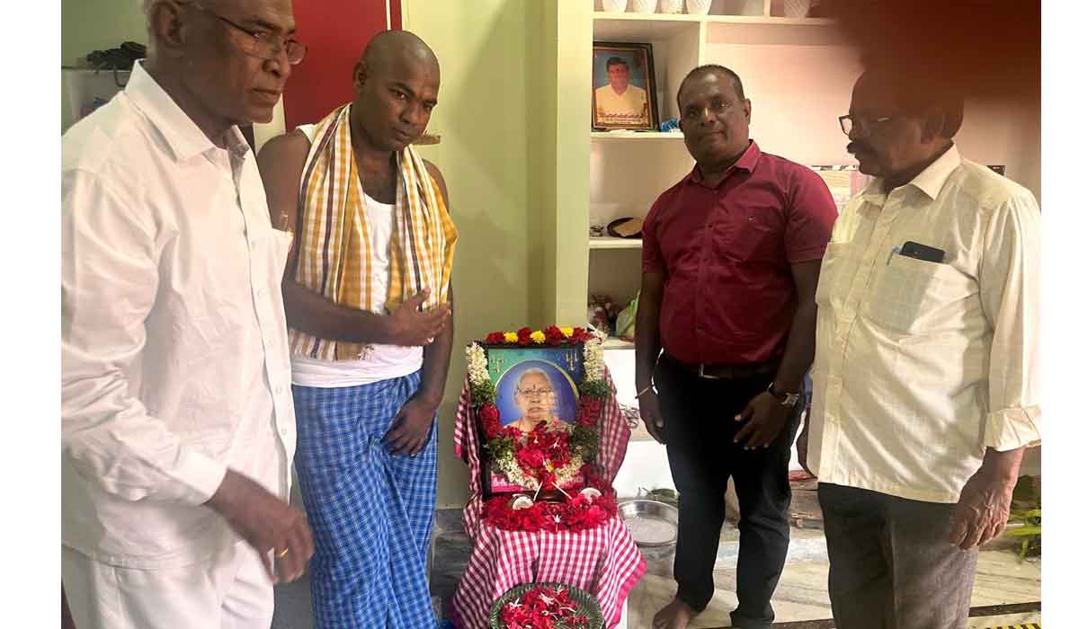 Chada Venkat Reddy | రేకొండలో మృతుడి కుటుంబానికి చాడ వెంకట రెడ్డి పరామర్శ