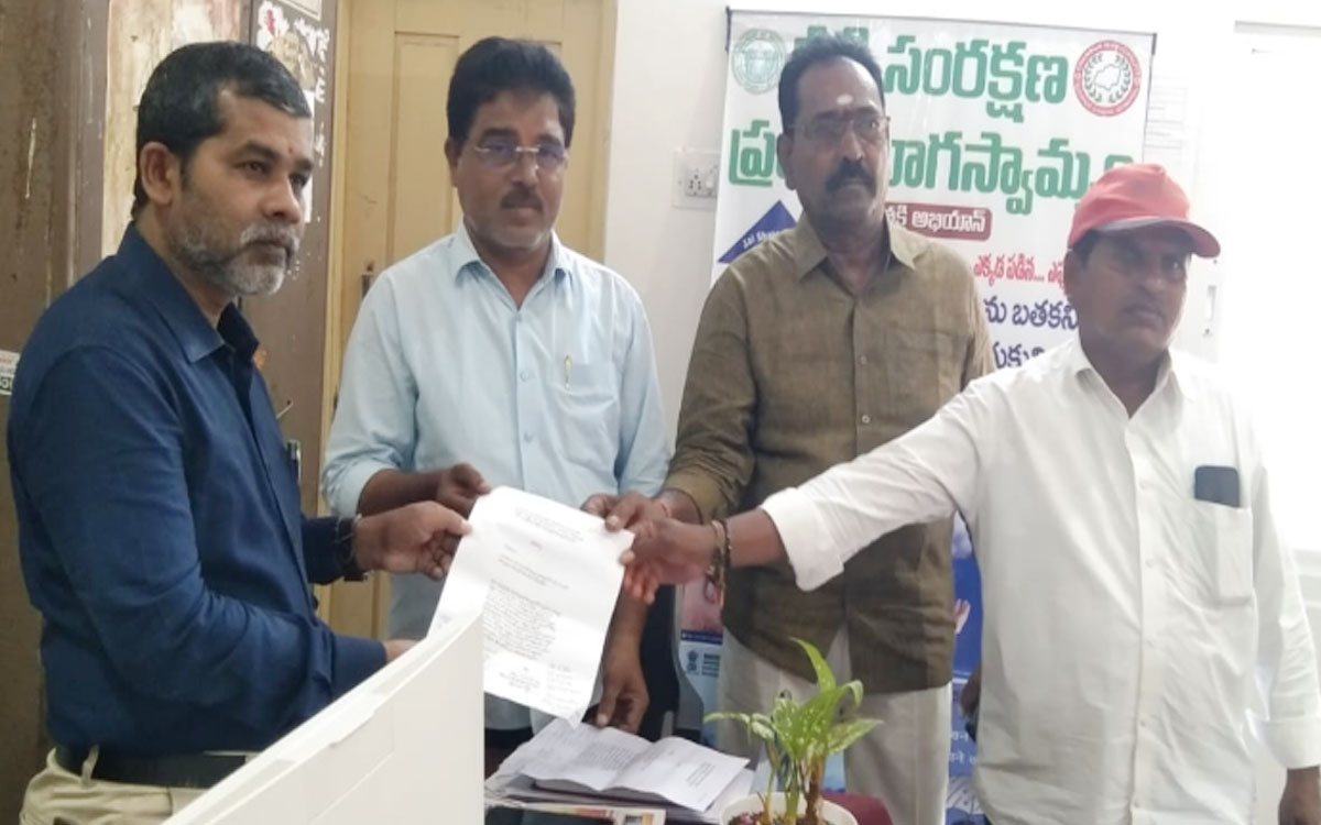 ‘చండూరు చౌరస్తాలో బస్ షెల్టర్ ఏర్పాటు చేయాలి’