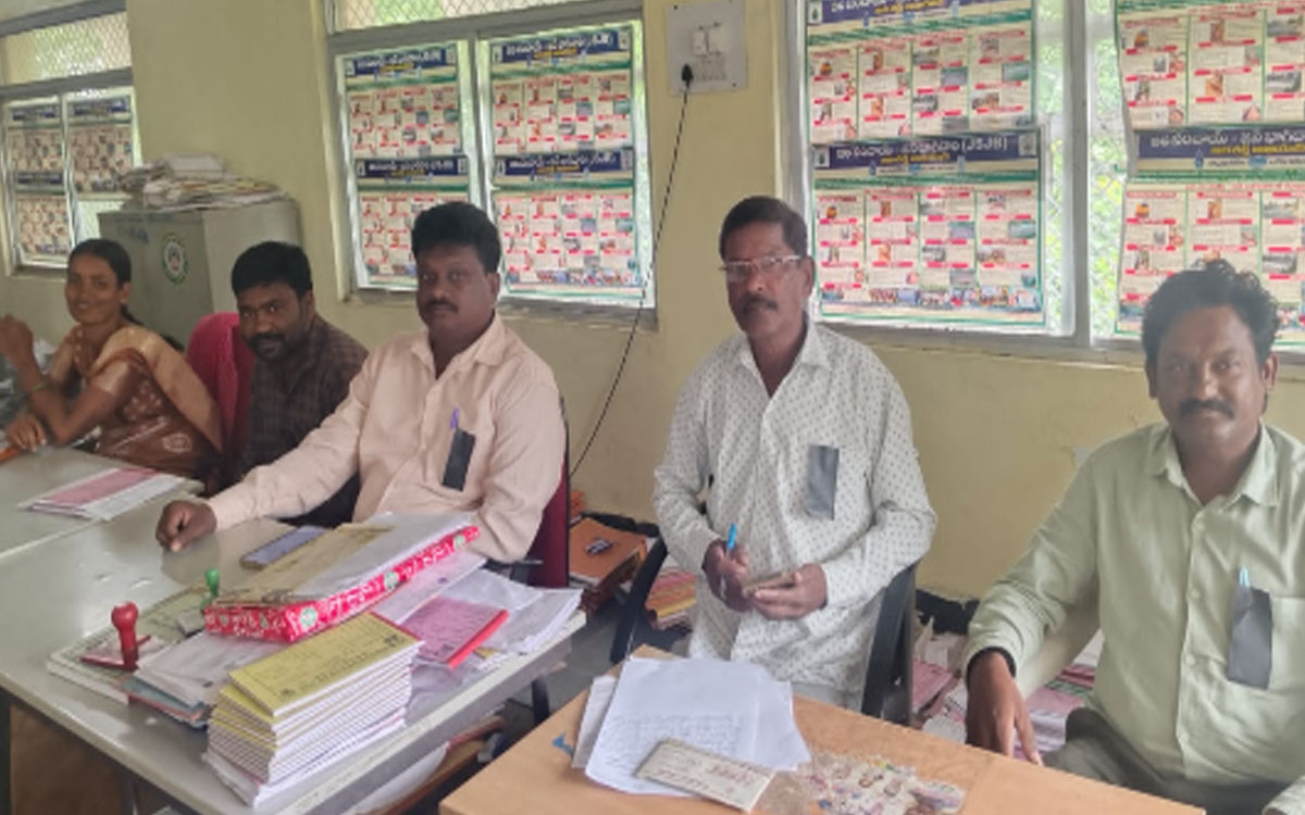 ఉద్యోగ భద్రత కల్పించాలని పెన్ డౌన్