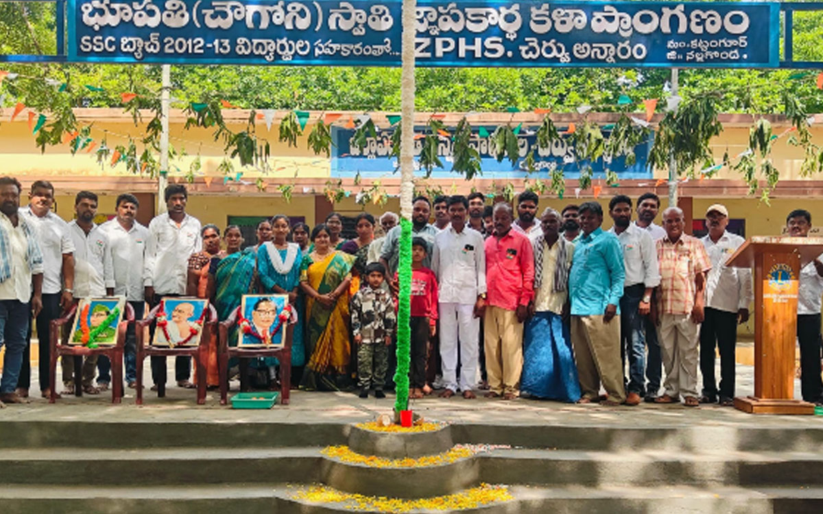 మిత్రురాలి జ్ఞాపకార్థం పాఠశాలలో కళా ప్రాంగణం నిర్మాణం