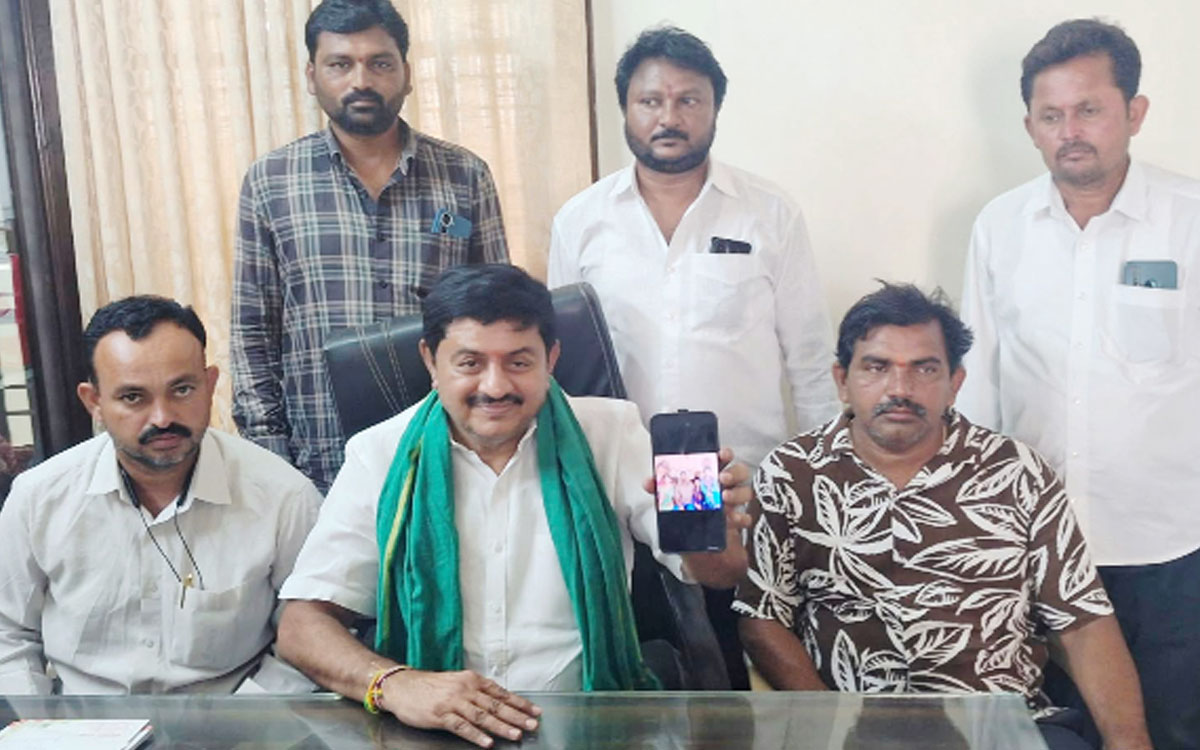 ‘రైతు బీమా చెల్లించి పేద రైతు కుటుంబాలను ఆదుకోవాలి’