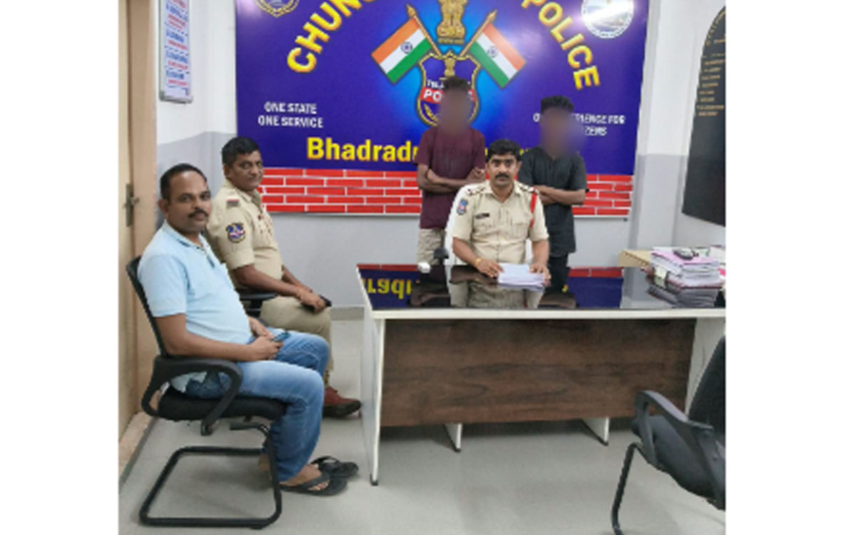 గంజాయి సేవిస్తున్న ఇద్దరు యువకులు అరెస్ట్