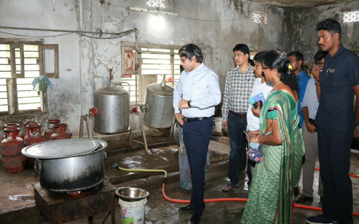 డిసెంబర్ నాటికి వంద పడకల ఆస్పత్రి నిర్మాణం పూర్తి కావాలి : కలెక్టర్ అంకిత్