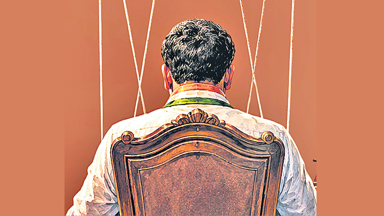 ముఖ్యనేత పగ.. పీసీసీ నేతపై నిఘా
