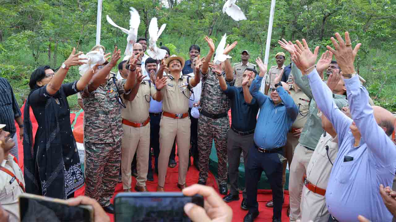 CV Anand | 50 ఏళ్ల తర్వాత కర్రెగుట్టలో శాంతి.. పర్యాటక కేంద్రంగా తీర్చిదిద్దుతాం: డీజీపీ సీవీ ఆనంద్