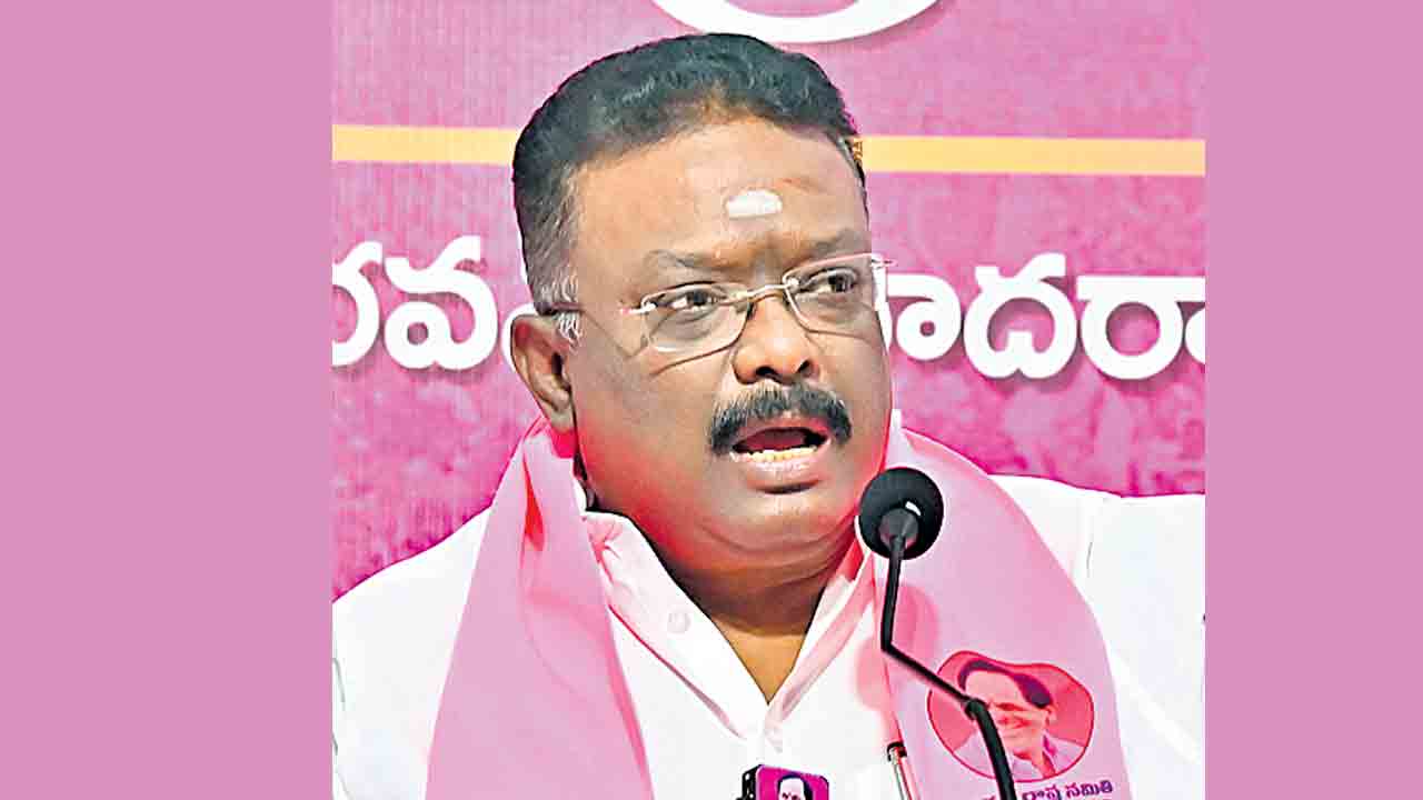ఉన్న నీళ్లు వదిలేసి వరుణయాగమా?.. ఎమ్మెల్సీ దాసోజు శ్రవణ్‌