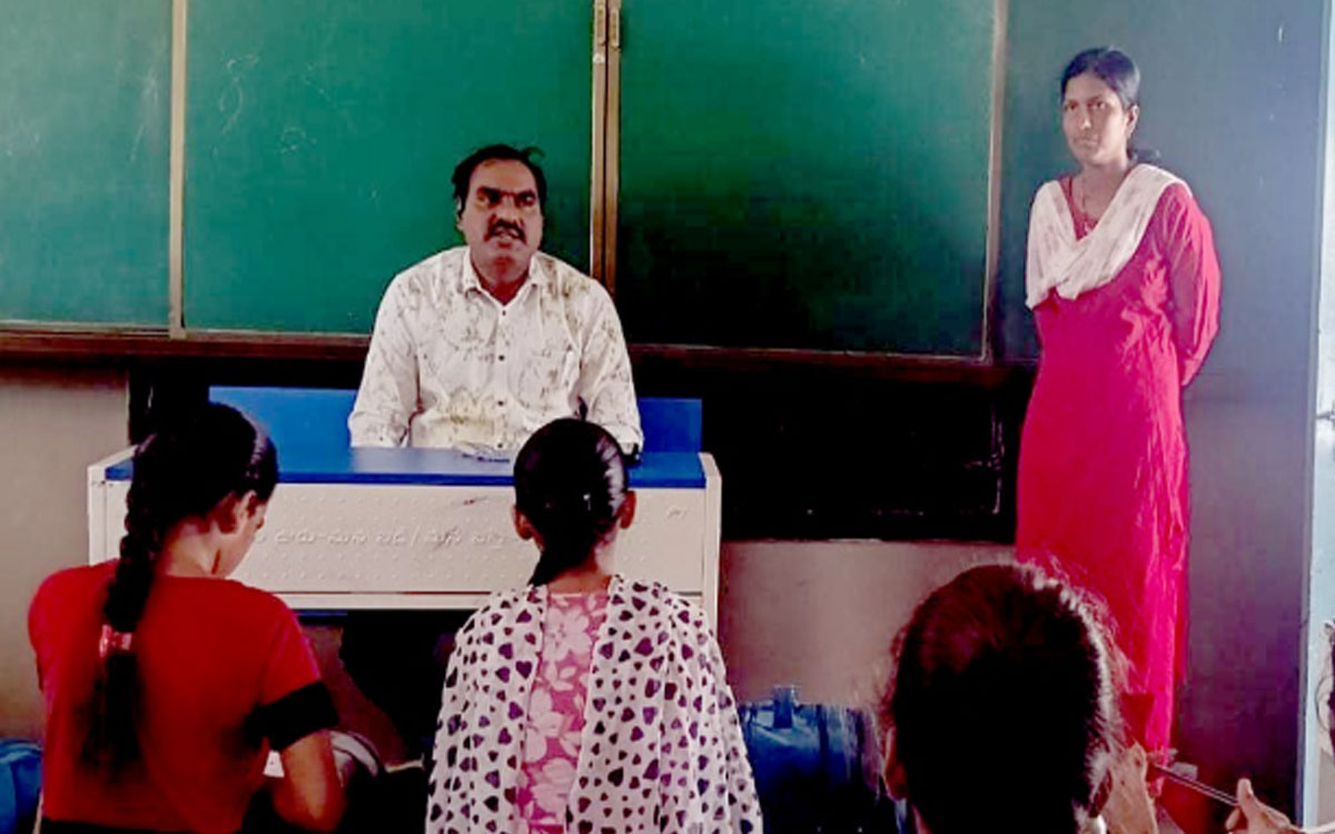 విద్యార్థుల అభ్యసన సామర్థ్యాలు పెంచాలి : డీఈఓ సుసింధర్‌రావు