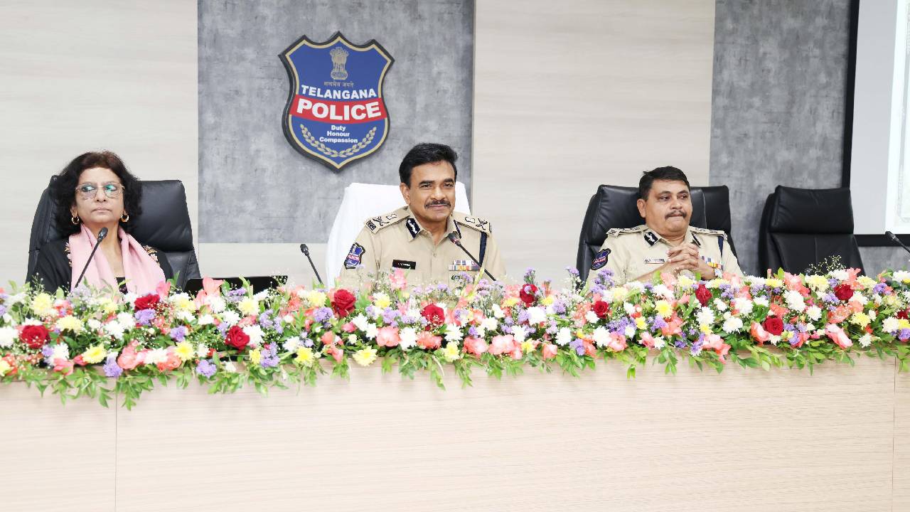 నేరాలపై లోతైన విశ్లేషణతోనే కట్టడి.. పోలీసులు ప్రొఫెషనల్ స్టాండర్డ్స్ పాటించాలి: డీజీపీ సీవీ ఆనంద్‌
