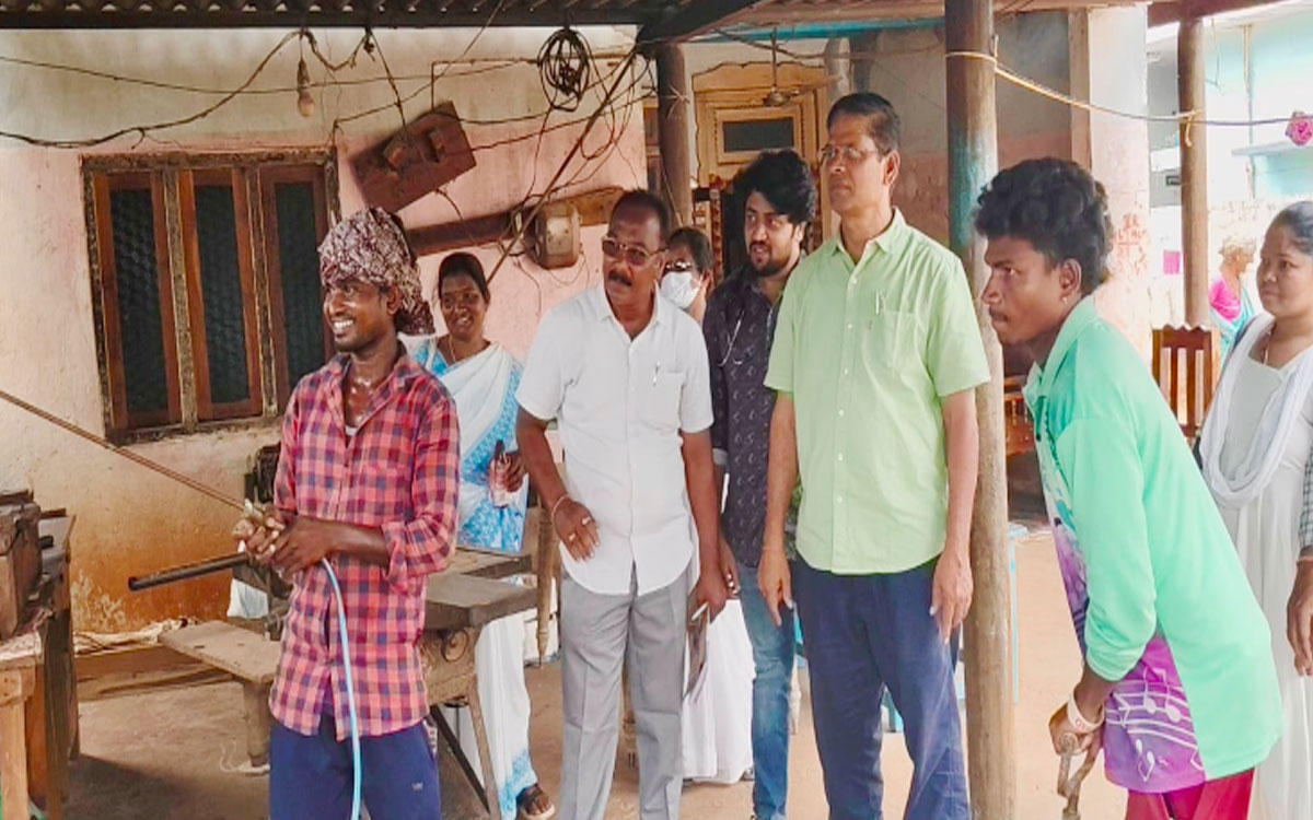 ఆరోగ్య కార్యక్రమాల అమలుపై సిబ్బందికి డీఎంహెచ్‌ఓ తుకారం రాథోడ్ సూచనలు