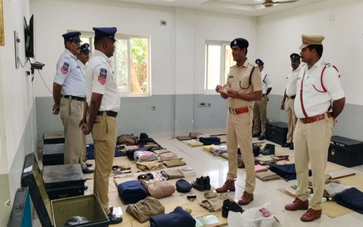 భద్రాచలం ట్రాఫిక్ పోలీస్ స్టేషన్‌ను వార్షిక తనిఖీ చేసిన డీఎస్పీ అరుణ్ కుమార్