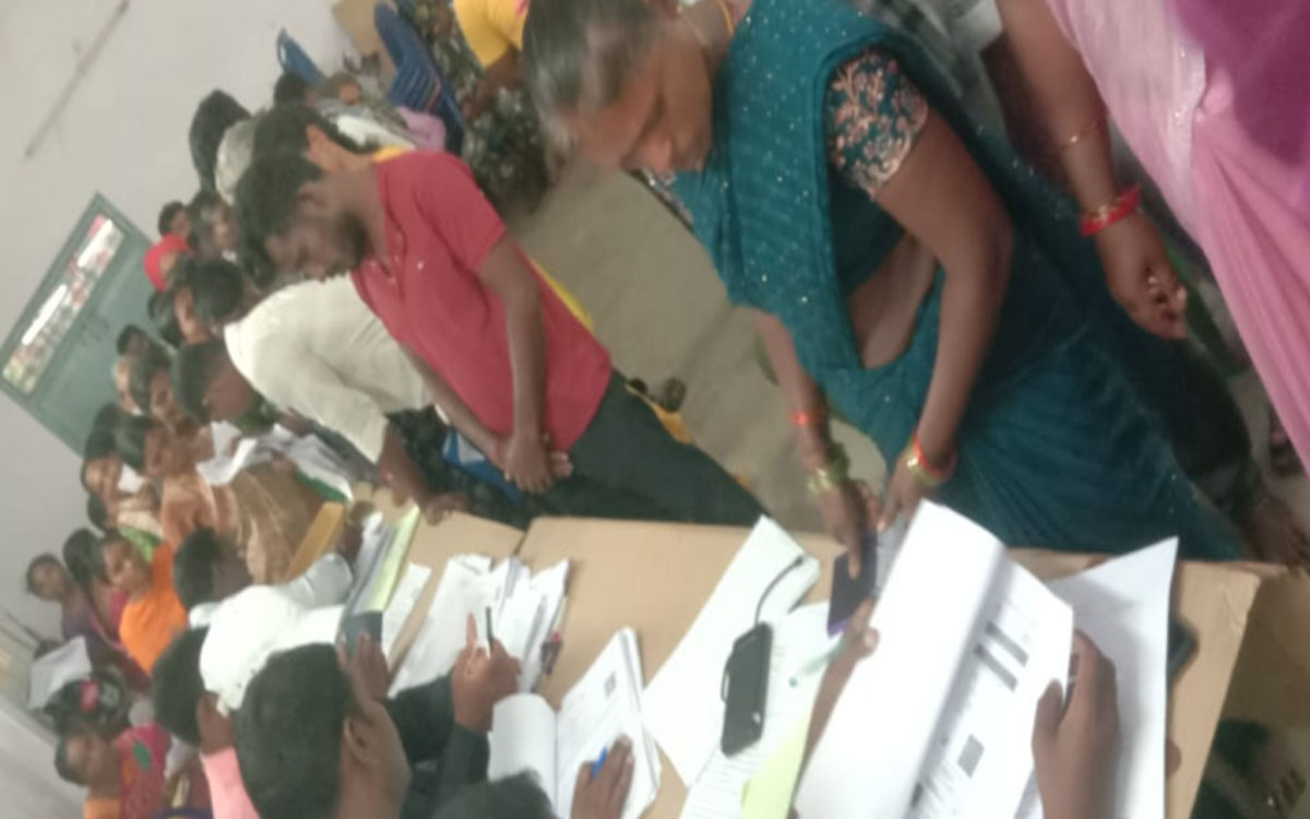 గ్రామాల్లో యాప్ పనిచేయక ఓటర్లకు తిప్పలు!