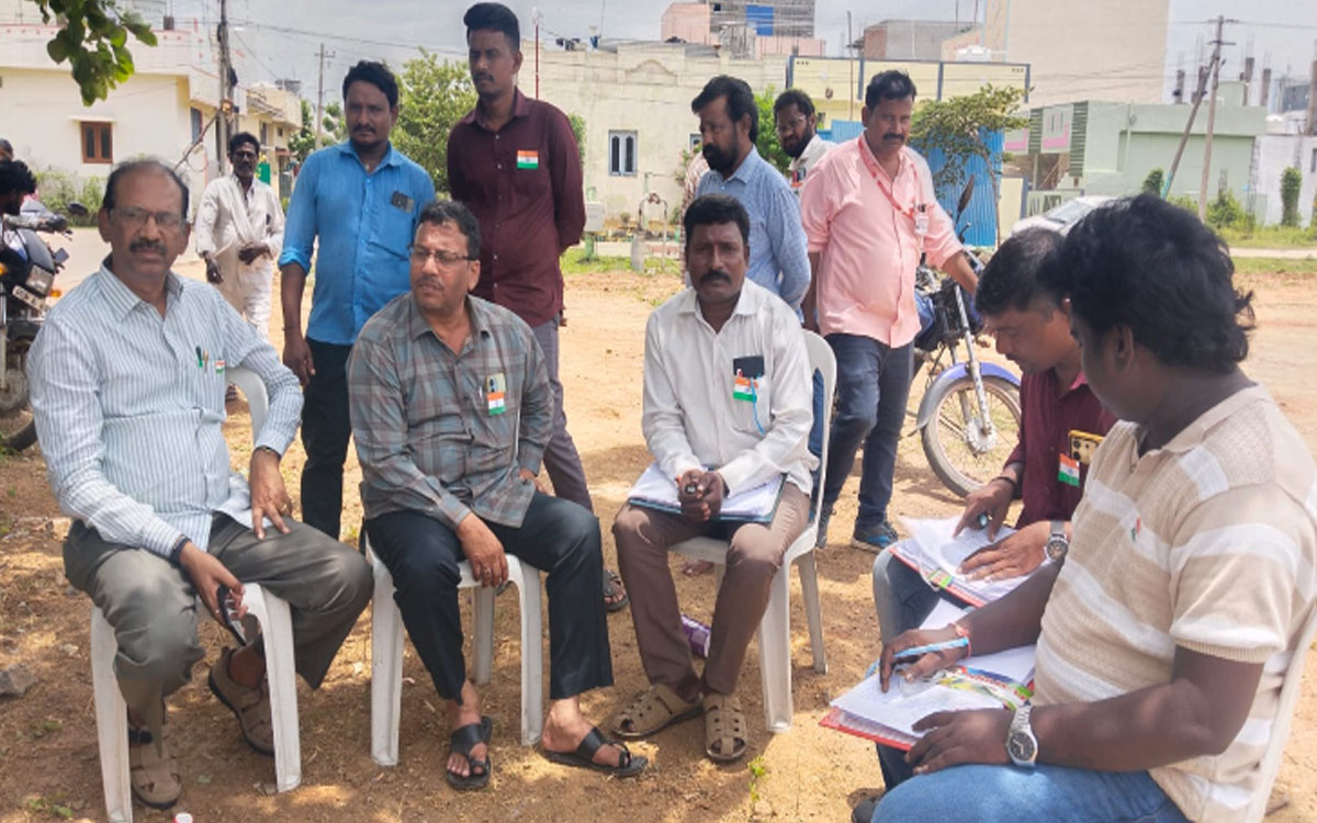 ఇందిరమ్మ కాలనీలో ప్రత్యేక సర్వే షురూ