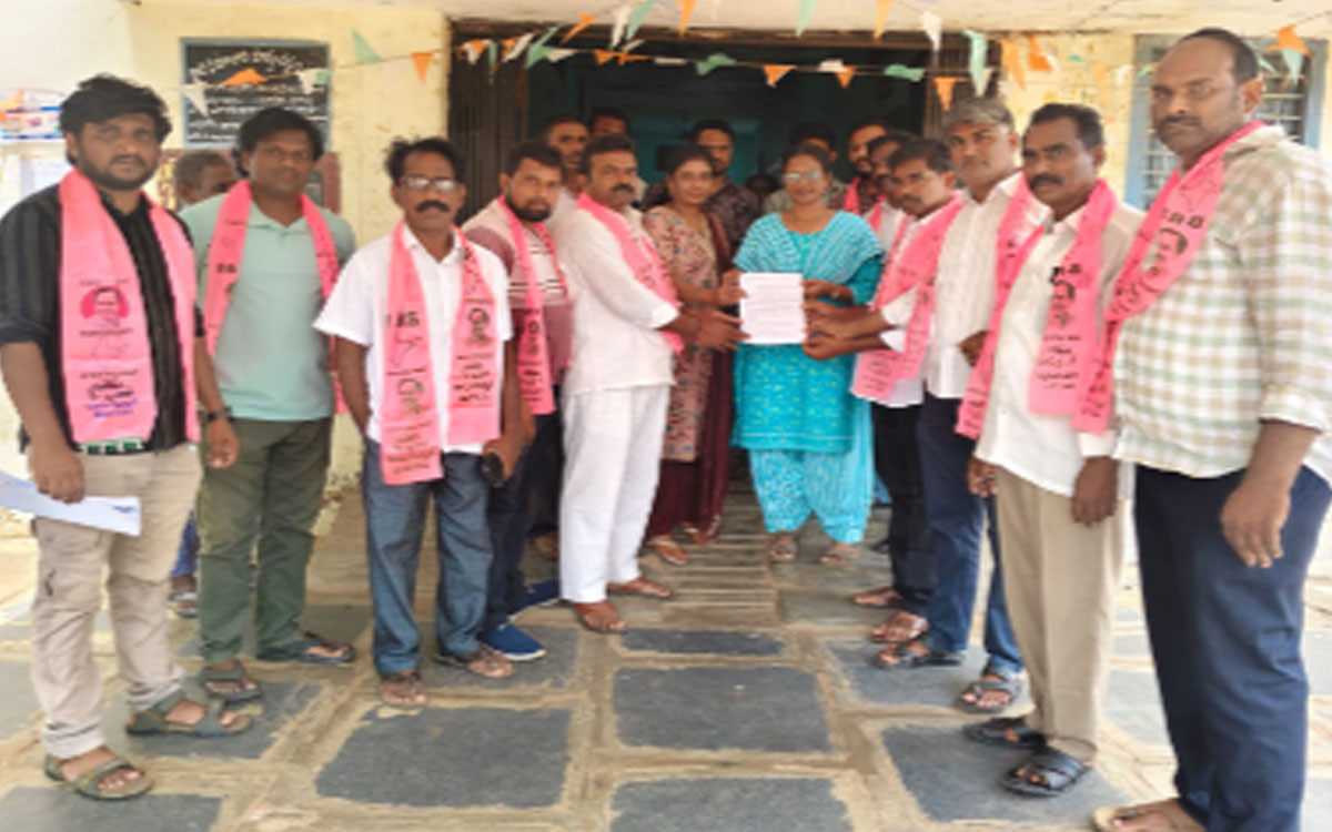 ఎర్రుపాలెం తాసీల్దార్ కార్యాలయం ఎదుట బీఆర్‌ఎస్‌ ధర్నా