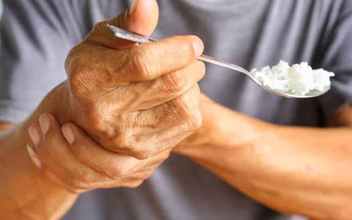 Essential Tremor | త‌ర‌చూ చేతులు వ‌ణుకుతున్నాయా.. అయితే మీకు ఈ స‌మ‌స్య ఉన్న‌ట్లే.. అదేమిటంటే..