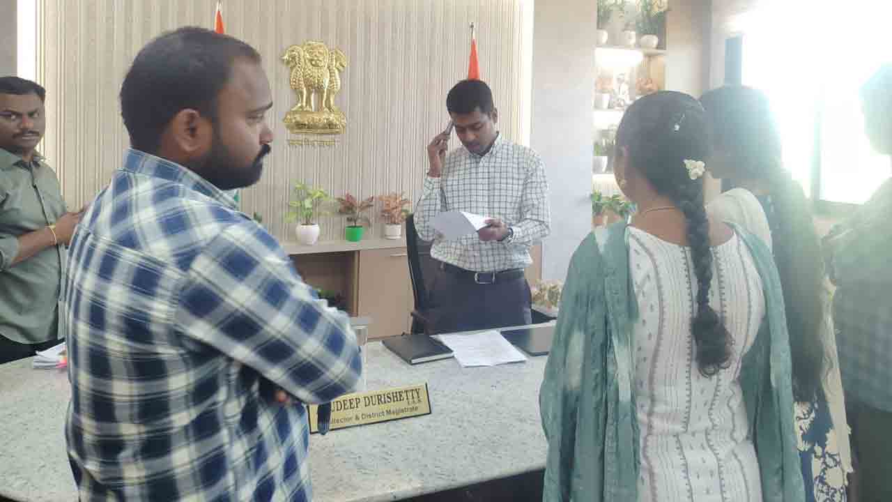 ఉద్యోగాలంటూ చేర్చుకున్నారు.. వేతనాలు ఎగ్గొట్టారు..
